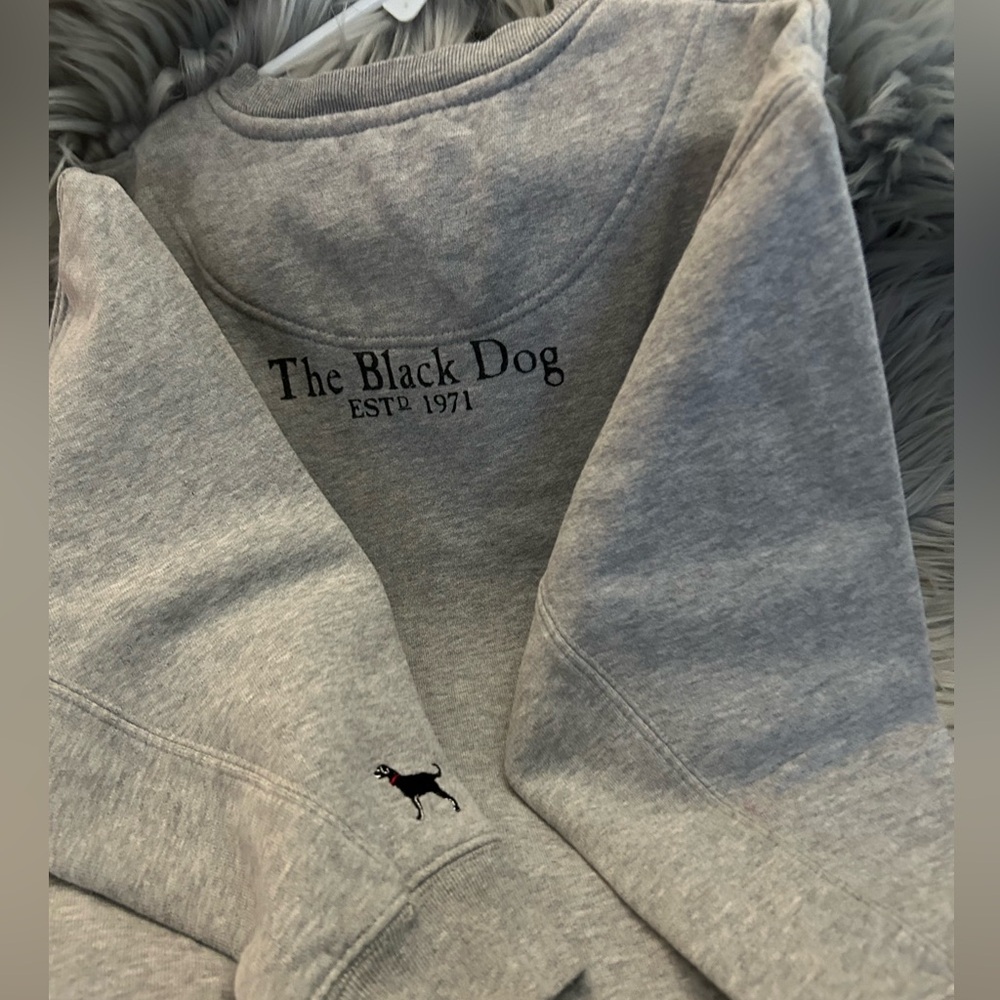 The Black Dog genuine, classic apparel size, medium boys, sweatshirt - Picture 8 of 8